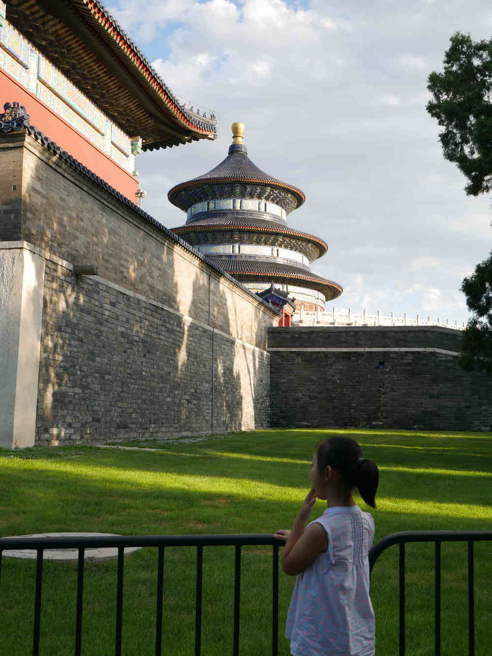 temple-of-heaven-with-child